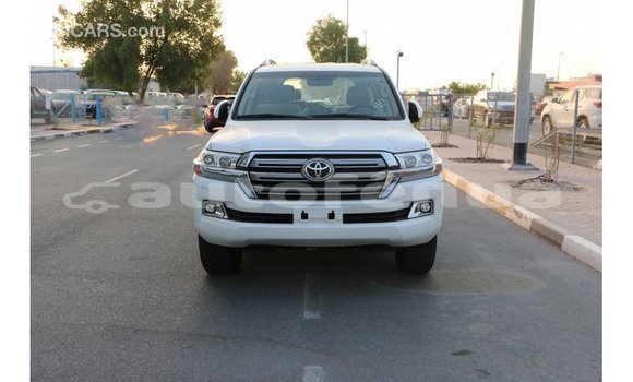 Acheter Import Voiture Toyota Land Cruiser Blanc à Import - Dubai, Marquesas Acheter Import Voiture Toyota Land Cruiser Blanc à Import - Dubai, Marquesas