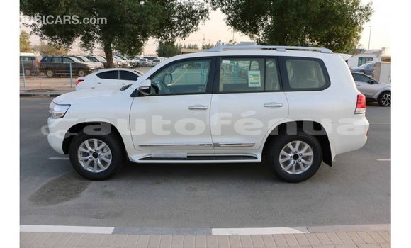 Acheter Import Voiture Toyota Land Cruiser Blanc à Import - Dubai, Marquesas Acheter Import Voiture Toyota Land Cruiser Blanc à Import - Dubai, Marquesas