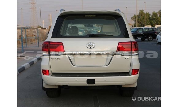 Acheter Import Voiture Toyota Land Cruiser Blanc à Import - Dubai, Marquesas Acheter Import Voiture Toyota Land Cruiser Blanc à Import - Dubai, Marquesas