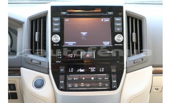 Acheter Import Voiture Toyota Land Cruiser Blanc à Import - Dubai, Marquesas Acheter Import Voiture Toyota Land Cruiser Blanc à Import - Dubai, Marquesas