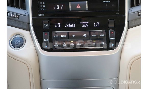 Acheter Import Voiture Toyota Land Cruiser Blanc à Import - Dubai, Marquesas Acheter Import Voiture Toyota Land Cruiser Blanc à Import - Dubai, Marquesas