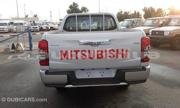 Acheter Import Voiture Mitsubishi L200 Blanc à Import - Dubai, Marquesas Acheter Import Voiture Mitsubishi L200 Blanc à Import - Dubai, Marquesas