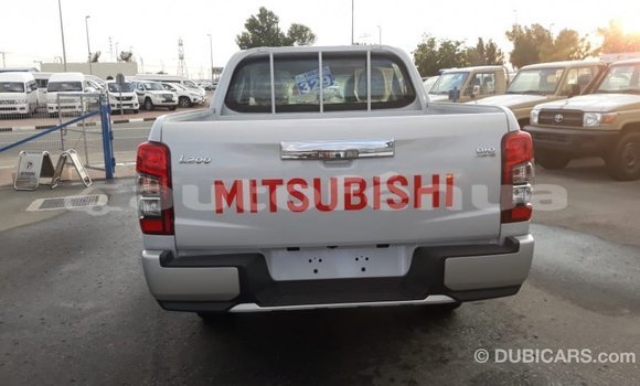 Acheter Import Voiture Mitsubishi L200 Blanc à Import - Dubai, Marquesas Acheter Import Voiture Mitsubishi L200 Blanc à Import - Dubai, Marquesas