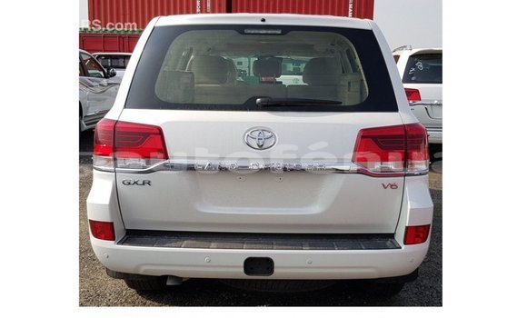 Buy Import Toyota Land Cruiser White Car in Import - Dubai in Marquesas Buy Import Toyota Land Cruiser White Car in Import - Dubai in Marquesas