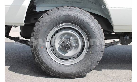 Buy Import Toyota Land Cruiser White Car in Import - Dubai in Marquesas Buy Import Toyota Land Cruiser White Car in Import - Dubai in Marquesas