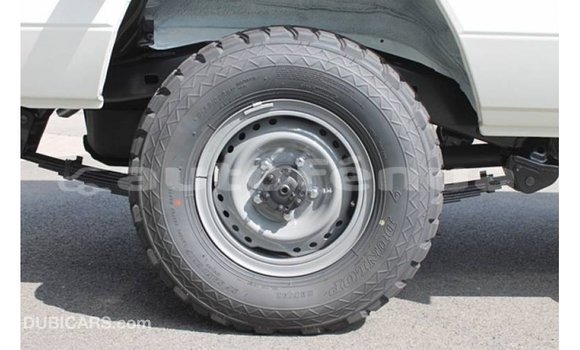 Buy Import Toyota Land Cruiser White Car in Import - Dubai in Marquesas Buy Import Toyota Land Cruiser White Car in Import - Dubai in Marquesas