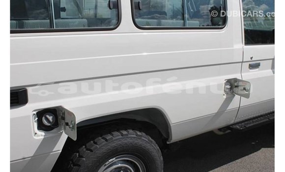 Buy Import Toyota Land Cruiser White Car in Import - Dubai in Marquesas Buy Import Toyota Land Cruiser White Car in Import - Dubai in Marquesas
