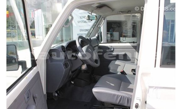 Buy Import Toyota Land Cruiser White Car in Import - Dubai in Marquesas Buy Import Toyota Land Cruiser White Car in Import - Dubai in Marquesas