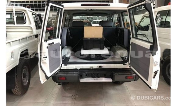 Buy Import Toyota Land Cruiser White Car in Import - Dubai in Marquesas Buy Import Toyota Land Cruiser White Car in Import - Dubai in Marquesas