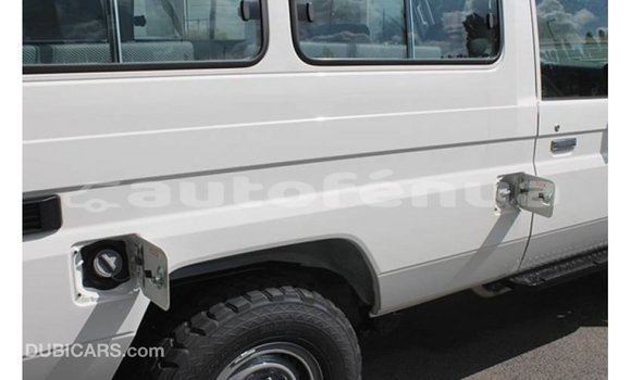Buy Import Toyota Land Cruiser White Car in Import - Dubai in Marquesas Buy Import Toyota Land Cruiser White Car in Import - Dubai in Marquesas