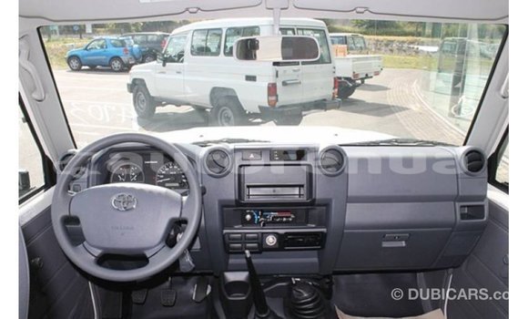 Buy Import Toyota Land Cruiser White Car in Import - Dubai in Marquesas Buy Import Toyota Land Cruiser White Car in Import - Dubai in Marquesas