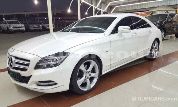 Buy Import Mercedes-Benz 190 (W201) White Car in Import - Dubai in Marquesas Buy Import Mercedes-Benz 190 (W201) White Car in Import - Dubai in Marquesas