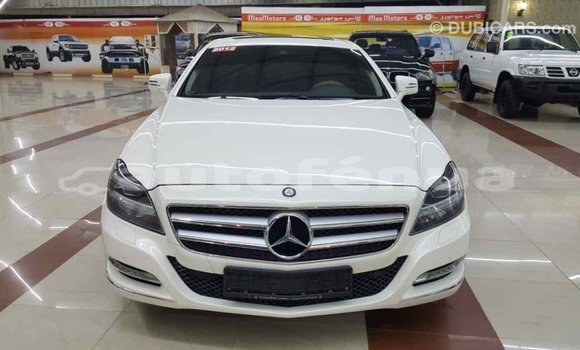 Buy Import Mercedes-Benz 190 (W201) White Car in Import - Dubai in Marquesas Buy Import Mercedes-Benz 190 (W201) White Car in Import - Dubai in Marquesas