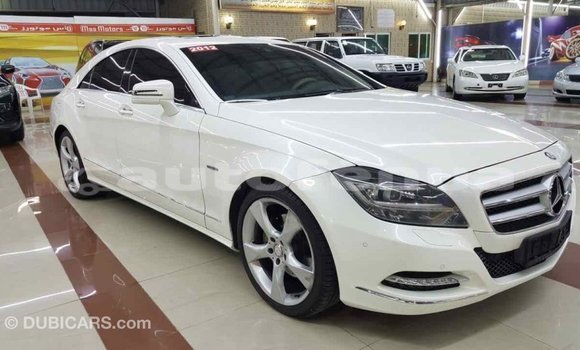 Buy Import Mercedes-Benz 190 (W201) White Car in Import - Dubai in Marquesas Buy Import Mercedes-Benz 190 (W201) White Car in Import - Dubai in Marquesas