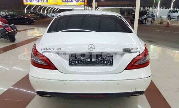 Buy Import Mercedes-Benz 190 (W201) White Car in Import - Dubai in Marquesas Buy Import Mercedes-Benz 190 (W201) White Car in Import - Dubai in Marquesas