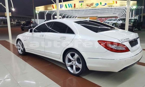 Buy Import Mercedes-Benz 190 (W201) White Car in Import - Dubai in Marquesas Buy Import Mercedes-Benz 190 (W201) White Car in Import - Dubai in Marquesas
