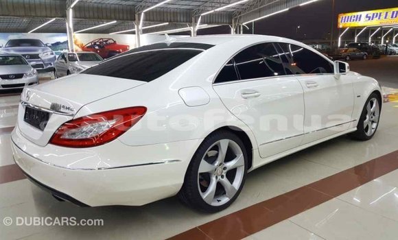 Buy Import Mercedes-Benz 190 (W201) White Car in Import - Dubai in Marquesas Buy Import Mercedes-Benz 190 (W201) White Car in Import - Dubai in Marquesas