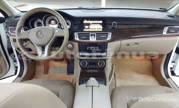 Buy Import Mercedes-Benz 190 (W201) White Car in Import - Dubai in Marquesas Buy Import Mercedes-Benz 190 (W201) White Car in Import - Dubai in Marquesas