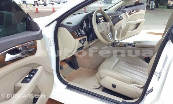 Buy Import Mercedes-Benz 190 (W201) White Car in Import - Dubai in Marquesas Buy Import Mercedes-Benz 190 (W201) White Car in Import - Dubai in Marquesas