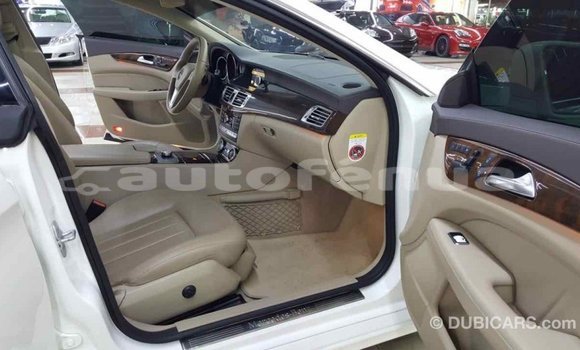 Buy Import Mercedes-Benz 190 (W201) White Car in Import - Dubai in Marquesas Buy Import Mercedes-Benz 190 (W201) White Car in Import - Dubai in Marquesas