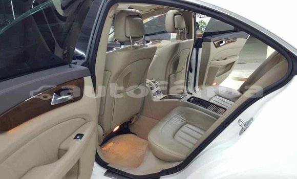 Buy Import Mercedes-Benz 190 (W201) White Car in Import - Dubai in Marquesas Buy Import Mercedes-Benz 190 (W201) White Car in Import - Dubai in Marquesas
