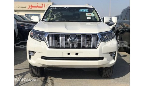 Acheter Import Voiture Toyota Prado Blanc à Import - Dubai, Marquesas Acheter Import Voiture Toyota Prado Blanc à Import - Dubai, Marquesas