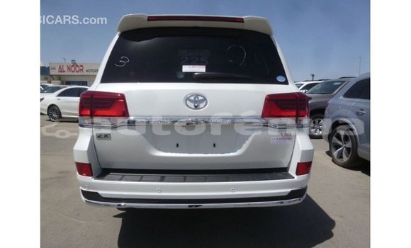 Acheter Import Voiture Toyota Land Cruiser Blanc à Import - Dubai, Marquesas Acheter Import Voiture Toyota Land Cruiser Blanc à Import - Dubai, Marquesas