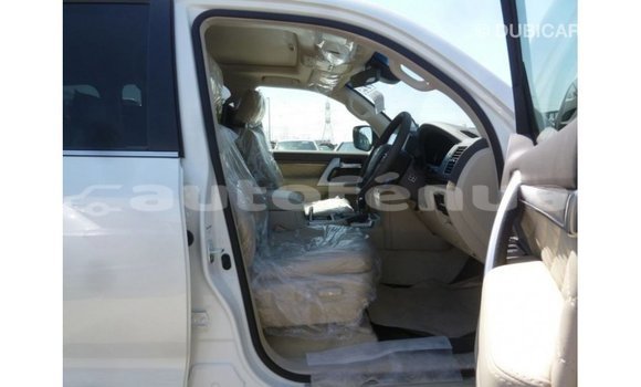 Acheter Import Voiture Toyota Land Cruiser Blanc à Import - Dubai, Marquesas Acheter Import Voiture Toyota Land Cruiser Blanc à Import - Dubai, Marquesas
