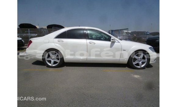 Buy Import Mercedes-Benz 190 White Car in Import - Dubai in Marquesas Buy Import Mercedes-Benz 190 White Car in Import - Dubai in Marquesas