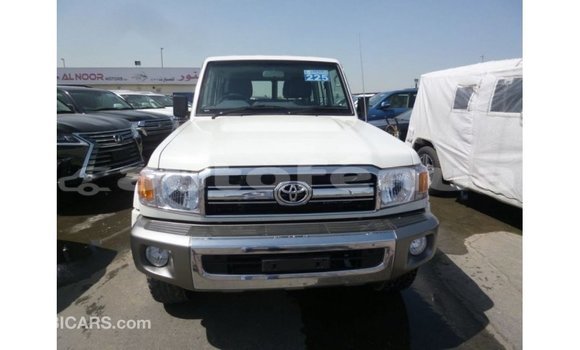 Acheter Import Voiture Toyota Land Cruiser Blanc à Import - Dubai, Marquesas Acheter Import Voiture Toyota Land Cruiser Blanc à Import - Dubai, Marquesas
