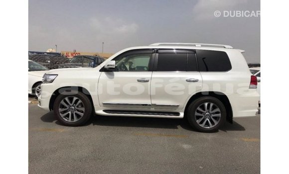 Buy Import Toyota Land Cruiser White Car in Import - Dubai in Marquesas Buy Import Toyota Land Cruiser White Car in Import - Dubai in Marquesas