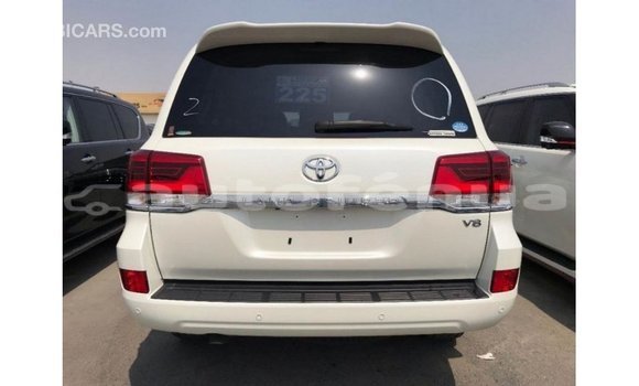 Buy Import Toyota Land Cruiser White Car in Import - Dubai in Marquesas Buy Import Toyota Land Cruiser White Car in Import - Dubai in Marquesas