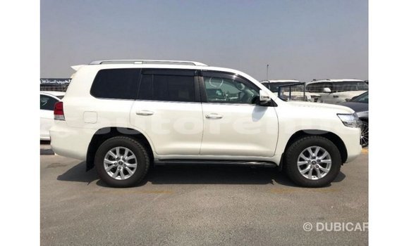 Buy Import Toyota Land Cruiser White Car in Import - Dubai in Marquesas Buy Import Toyota Land Cruiser White Car in Import - Dubai in Marquesas