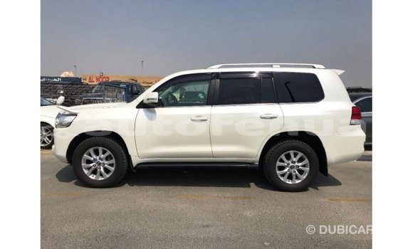 Buy Import Toyota Land Cruiser White Car in Import - Dubai in Marquesas Buy Import Toyota Land Cruiser White Car in Import - Dubai in Marquesas