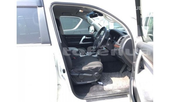 Buy Import Toyota Land Cruiser White Car in Import - Dubai in Marquesas Buy Import Toyota Land Cruiser White Car in Import - Dubai in Marquesas