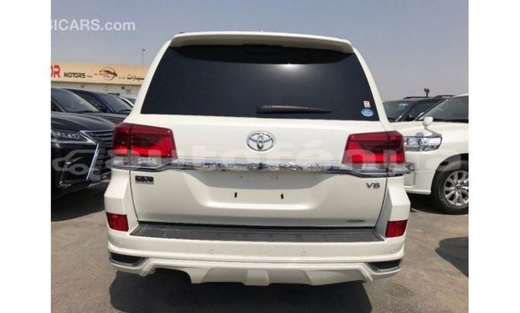 Buy Import Toyota Land Cruiser White Car in Import - Dubai in Marquesas Buy Import Toyota Land Cruiser White Car in Import - Dubai in Marquesas