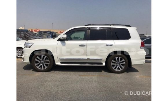 Buy Import Toyota Land Cruiser White Car in Import - Dubai in Marquesas Buy Import Toyota Land Cruiser White Car in Import - Dubai in Marquesas