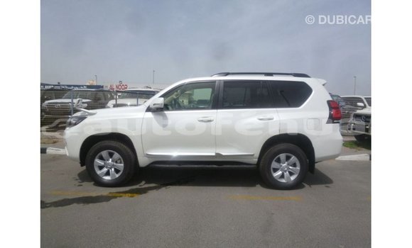 Acheter Import Voiture Toyota Prado Blanc à Import - Dubai, Marquesas Acheter Import Voiture Toyota Prado Blanc à Import - Dubai, Marquesas