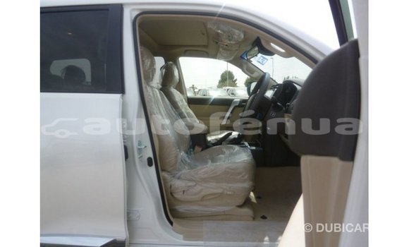 Acheter Import Voiture Toyota Prado Blanc à Import - Dubai, Marquesas Acheter Import Voiture Toyota Prado Blanc à Import - Dubai, Marquesas