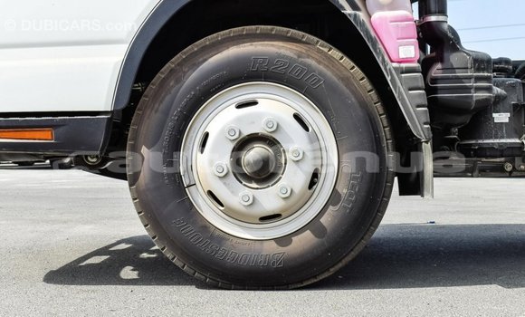 Acheter Import Voiture Mitsubishi Carisma Blanc à Import - Dubai, Marquesas