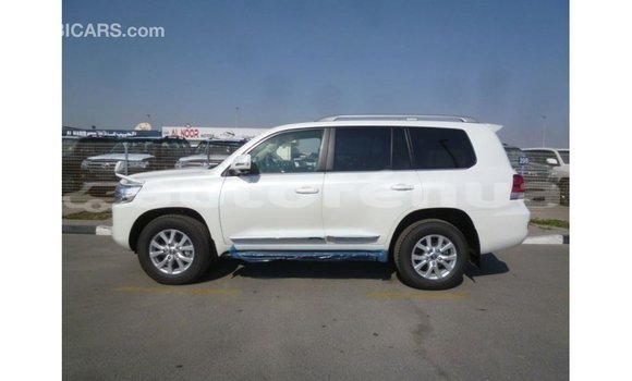 Buy Import Toyota Land Cruiser White Car in Import - Dubai in Marquesas Buy Import Toyota Land Cruiser White Car in Import - Dubai in Marquesas