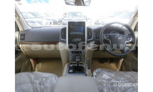 Acheter Import Voiture Toyota Land Cruiser Blanc à Import - Dubai, Marquesas Acheter Import Voiture Toyota Land Cruiser Blanc à Import - Dubai, Marquesas