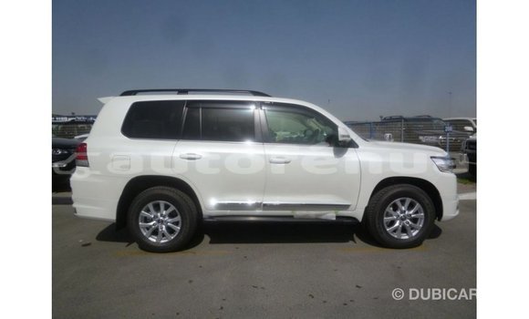 Acheter Import Voiture Toyota Land Cruiser Blanc à Import - Dubai, Marquesas Acheter Import Voiture Toyota Land Cruiser Blanc à Import - Dubai, Marquesas