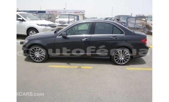 Buy Import Mercedes-Benz 190 Black Car in Import - Dubai in Marquesas Buy Import Mercedes-Benz 190 Black Car in Import - Dubai in Marquesas