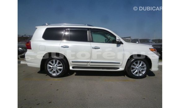 Acheter Import Voiture Toyota Land Cruiser Blanc à Import - Dubai, Marquesas Acheter Import Voiture Toyota Land Cruiser Blanc à Import - Dubai, Marquesas