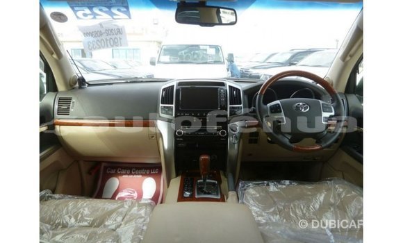 Acheter Import Voiture Toyota Land Cruiser Blanc à Import - Dubai, Marquesas Acheter Import Voiture Toyota Land Cruiser Blanc à Import - Dubai, Marquesas