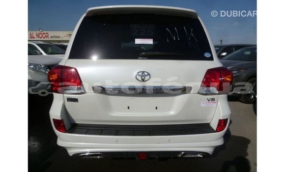 Acheter Import Voiture Toyota Land Cruiser Blanc à Import - Dubai, Marquesas Acheter Import Voiture Toyota Land Cruiser Blanc à Import - Dubai, Marquesas
