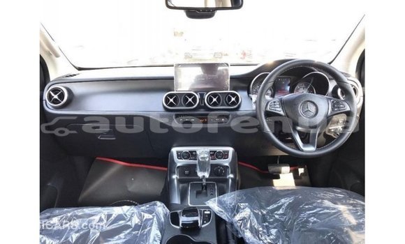 Acheter Import Voiture Mercedes-Benz 250 Noir à Import - Dubai, Marquesas Acheter Import Voiture Mercedes-Benz 250 Noir à Import - Dubai, Marquesas