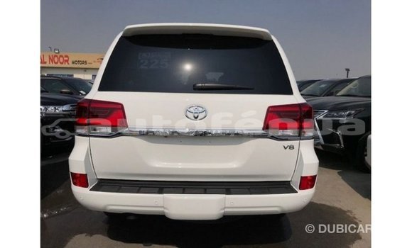 Buy Import Toyota Land Cruiser White Car in Import - Dubai in Marquesas Buy Import Toyota Land Cruiser White Car in Import - Dubai in Marquesas