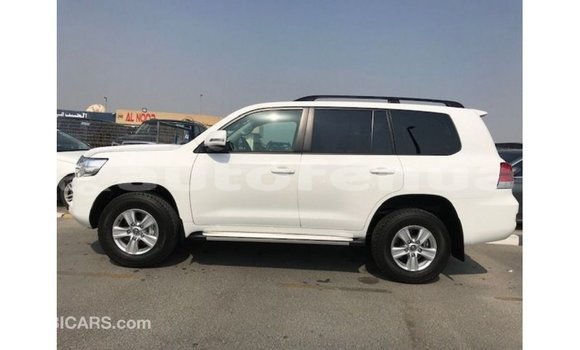 Buy Import Toyota Land Cruiser White Car in Import - Dubai in Marquesas Buy Import Toyota Land Cruiser White Car in Import - Dubai in Marquesas